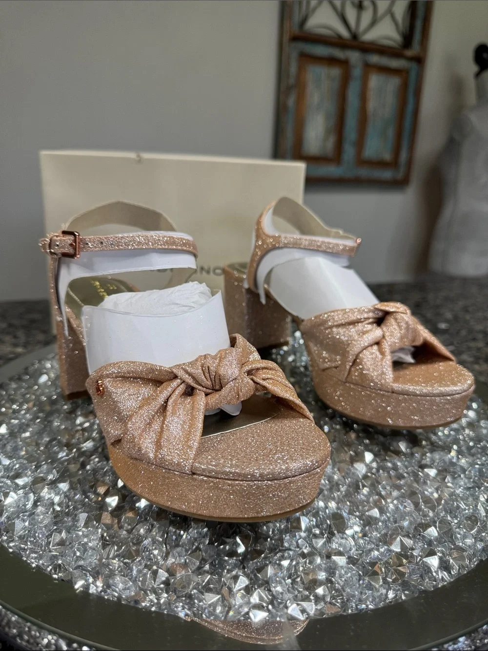 Bandolino Rose Gold Glitter Knotted Platform heels NEW 7